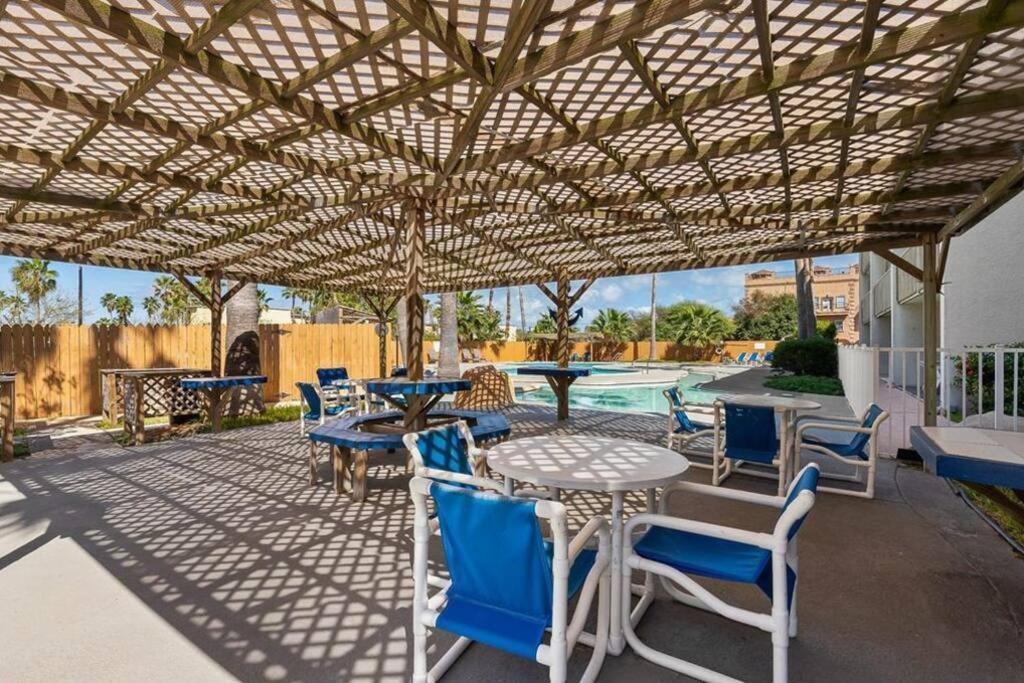 2 Bed 2 Bath Condo By Beach With Resort Pool South Padre Island Dış mekan fotoğraf